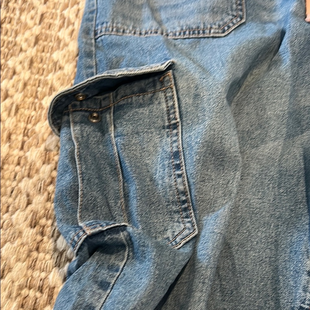 American Eagle Outfitters Blue Cropped Cargo Jeans with Pink Drawstring Accent - Picture 3 of 10
